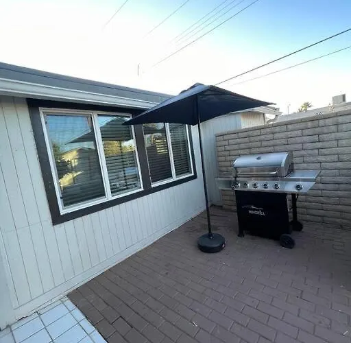 Apartment New Midtown Modern With Backyard