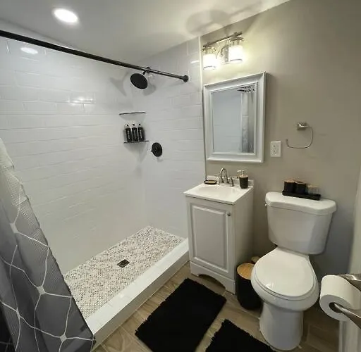 Apartment New Midtown Modern With Backyard *