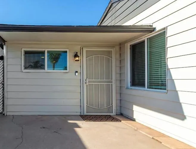New Midtown Modern With Backyard Apartment *